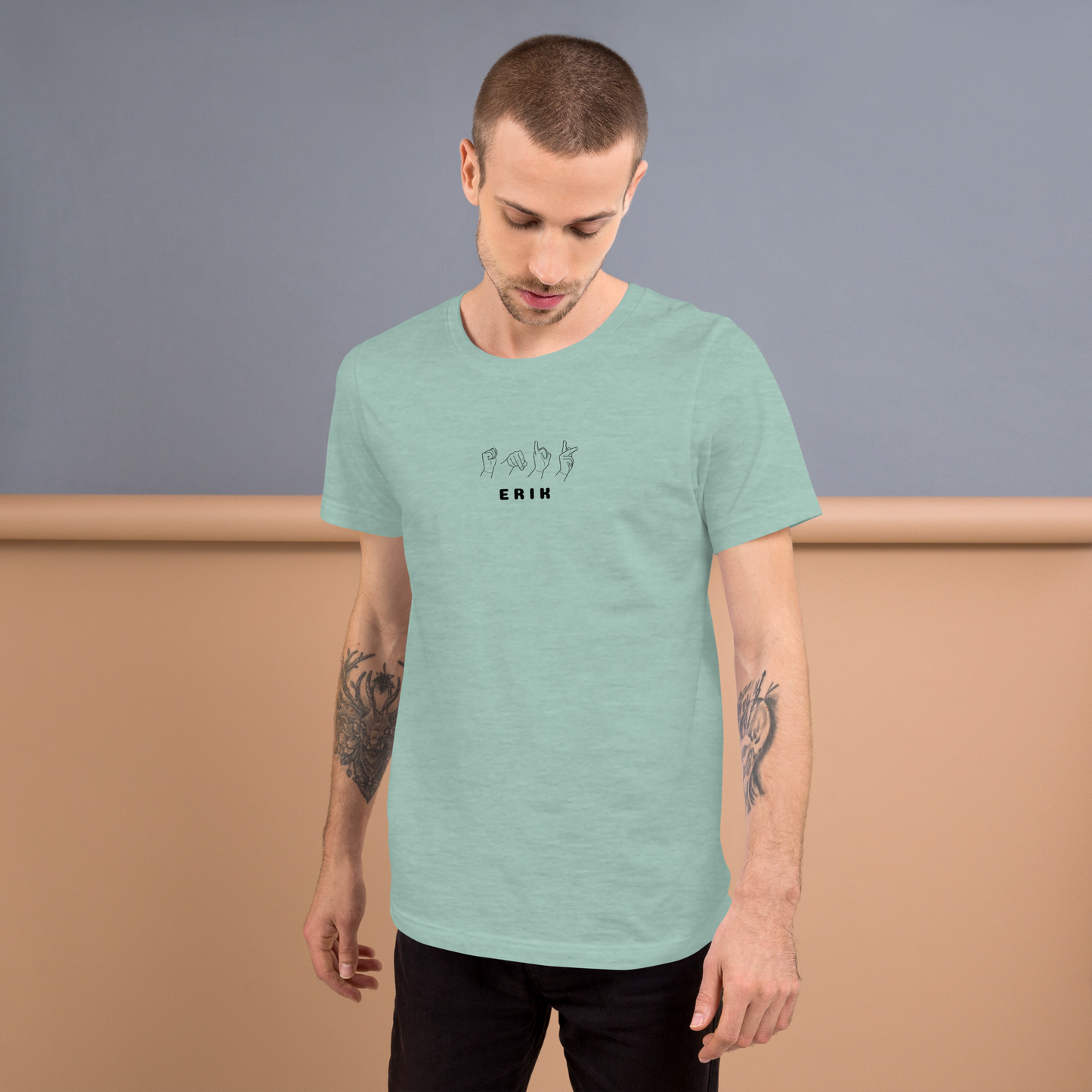 NYHET! Personlig t-shirt med text och tecken från handalfabetet!