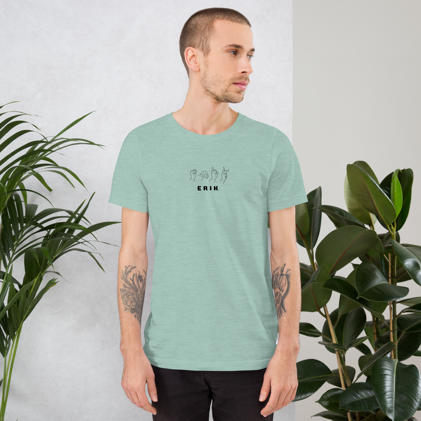 NYHET! Personlig t-shirt med text och tecken från handalfabetet!